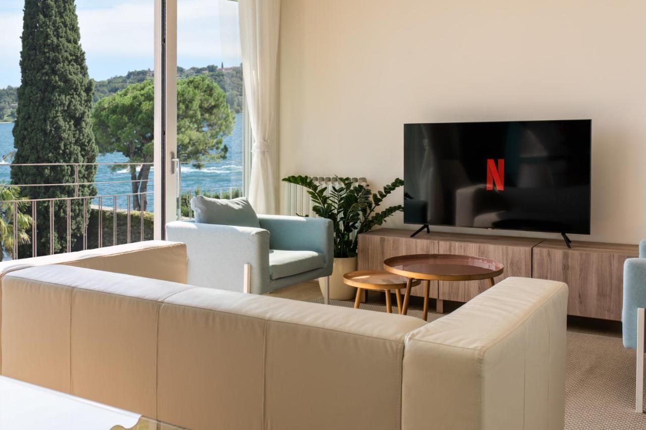 Luxury Lake View Apartments Salo Bagian luar foto