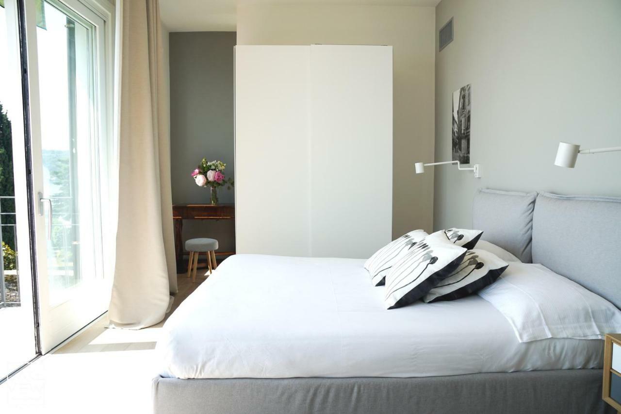 Luxury Lake View Apartments Salo Bagian luar foto