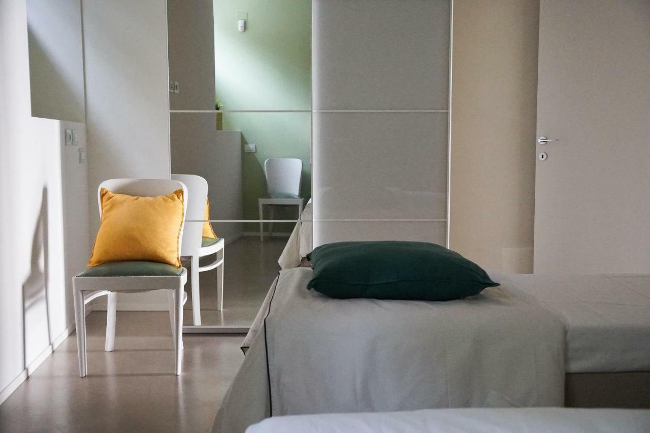 Luxury Lake View Apartments Salo Bagian luar foto